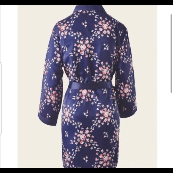 Morgan Lane Satin Robe - Picture 2 of 5